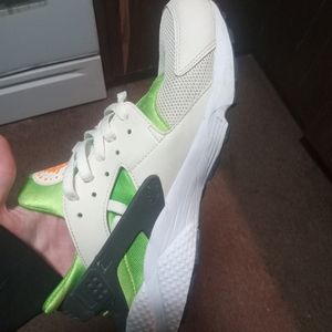 Size 11 shoes airmacks